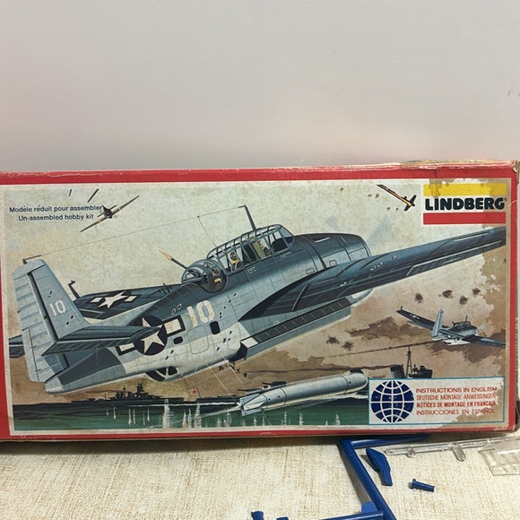 Vintage 1968 Lindberg Line Grumman Avenger TBM-3 Torpedo Bomber 1/72 Model Kit - Picture 14 of 17